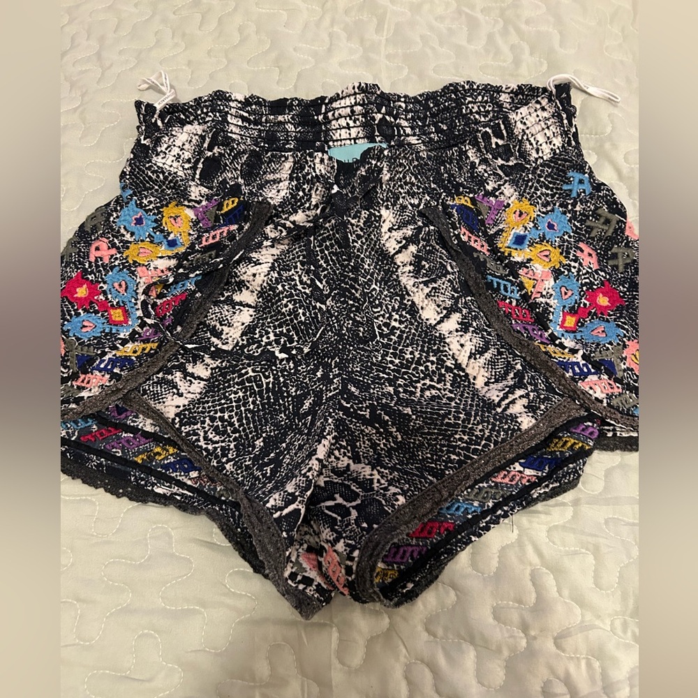 Preloved Judith March Embroidered Gym style shorts